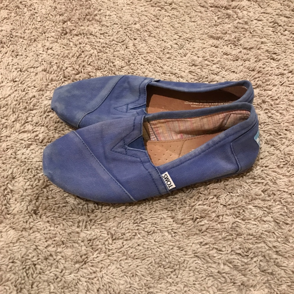 Blue Toms